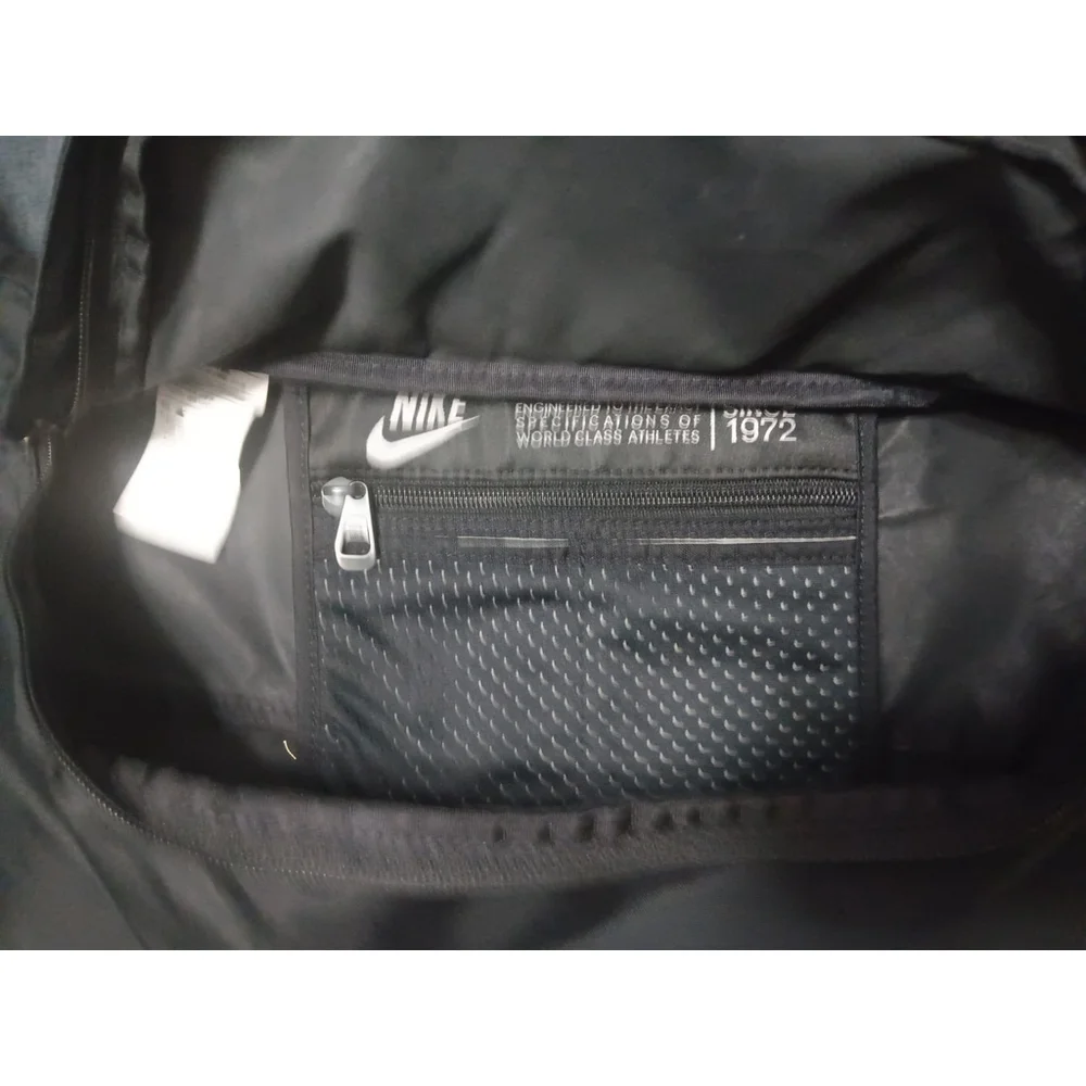 Nike Cresant Cross Body Messenger Sling Bag Black Nylon NWOT - Picture 4 of 9